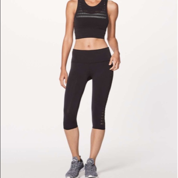 Lululemon - Reveal Crop (Stripes 17”) - Picture 4 of 7